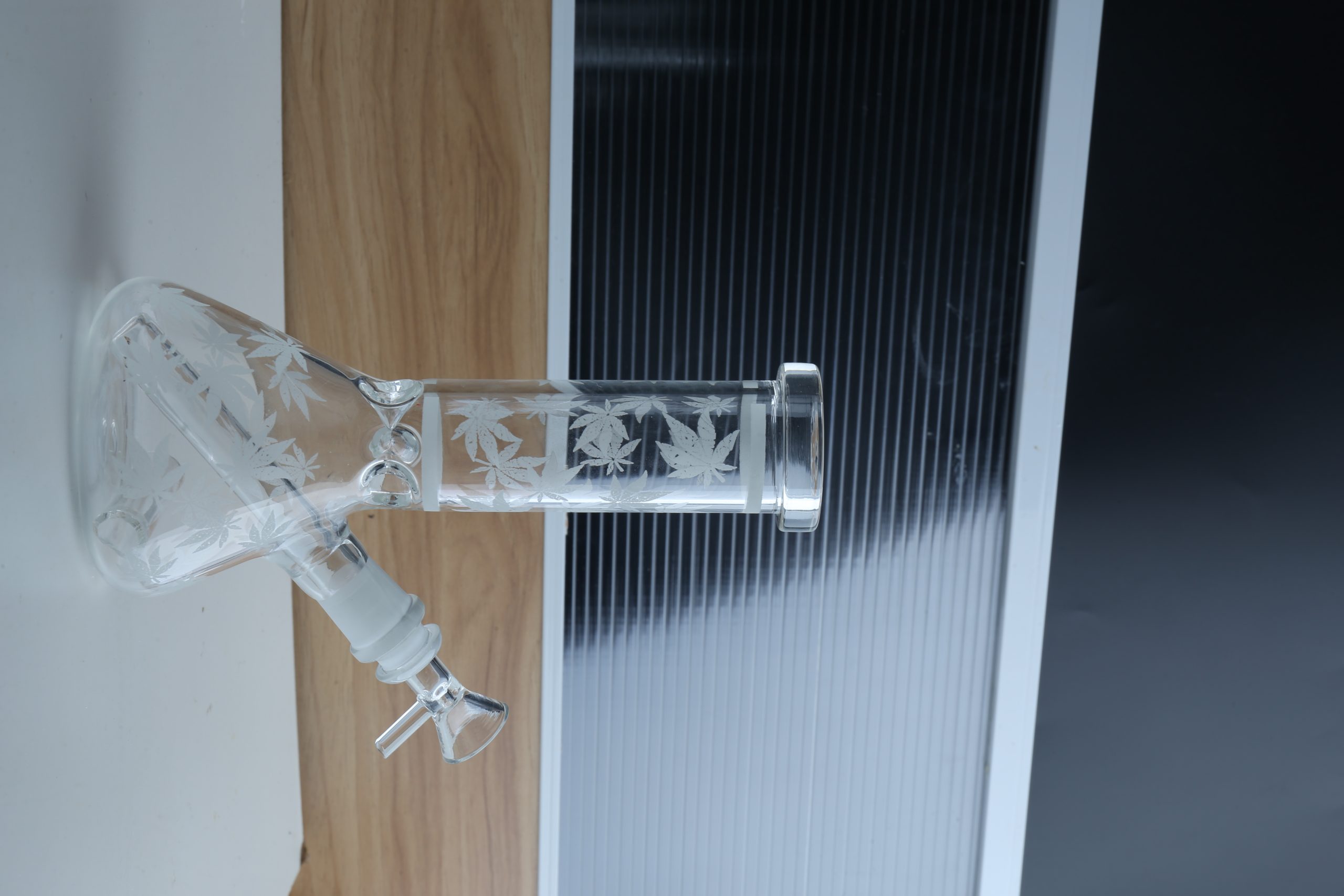 10" white Glass Bong Cute Fluorescence Maple leaves Smoking Beaker Water Pipe Girly Gift W/Bowl USA