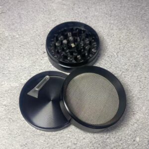 1.6/2/2.5/3inch Black 4-Layers Herb Grinder 4-Layer Zinc Alloy Crusher Manual Mill Mortar Pestle Tobacco Cutter Metal Tobacco Raw Grass Grinder Shredder Tool Cigarette Accessories Gift